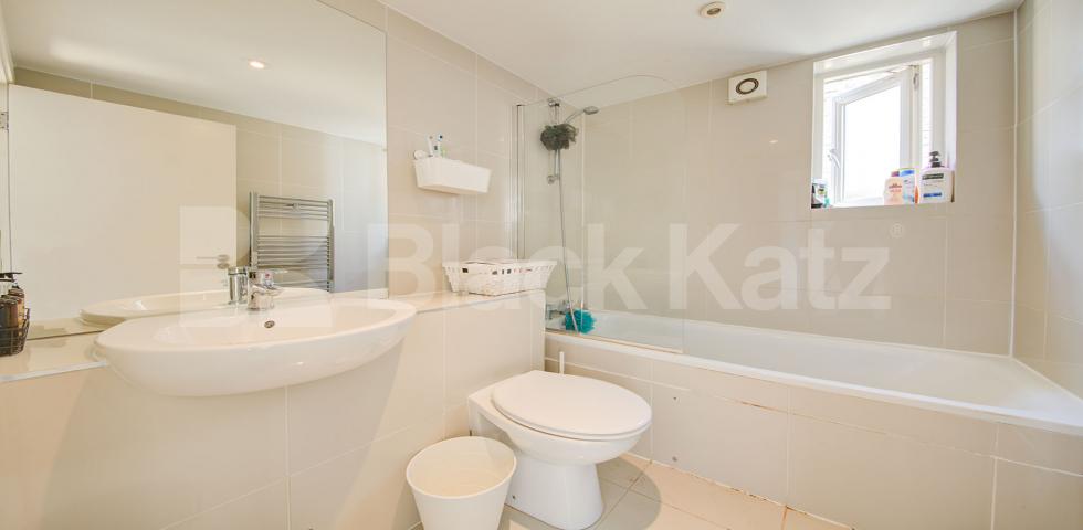 			STUNNING 3 BED 2 BATH!, 3 Bedroom, 2 bath, 1 reception Flat			 Hilldrop Road, TUFNELL PARK